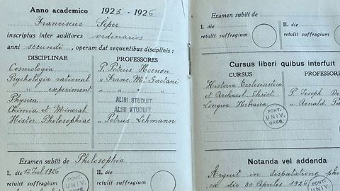 Indeks Papinskog sveučilišta Gregoriana za akademsku godinu 1925.–1926. s upisanim kolegijima filozofije i pečatima sveučilišta.