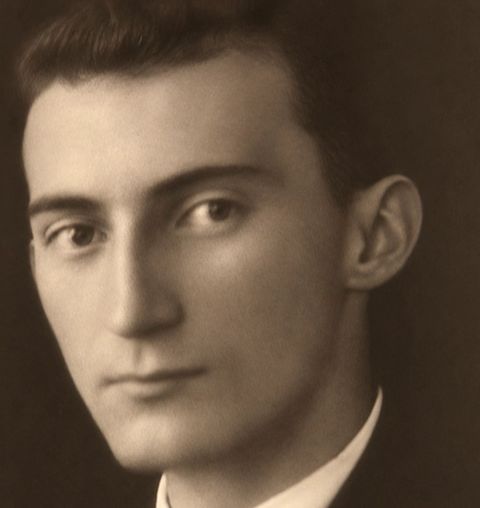 Mladi Franjo Šeper, portret u tri četvrtine, tamne kose začešljane unatrag.